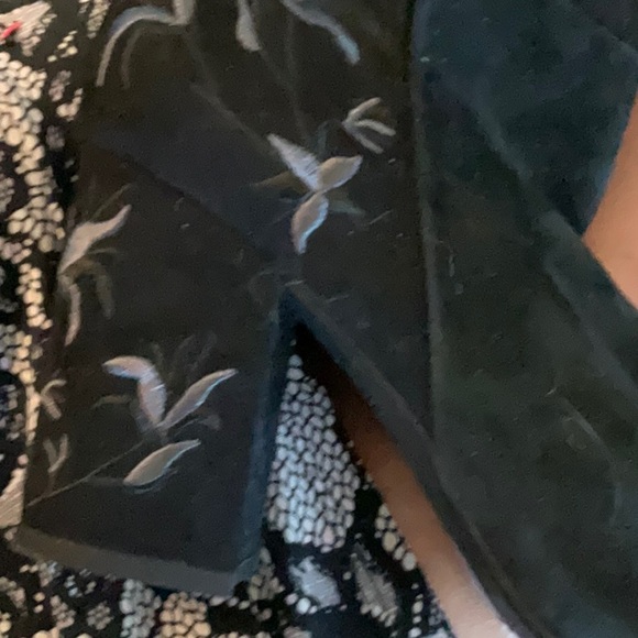 Kenneth Cole above the knee nwot embroidered boots - Picture 3 of 16